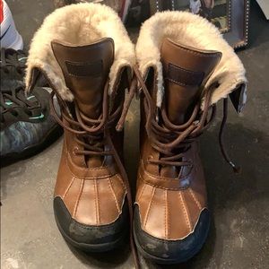 Kids Uggs Size 3 unisex (Boys/girls)